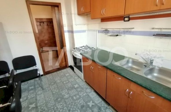 Apartament de vanzare 3 camere balcon etaj intermediar Terezian Sibiu