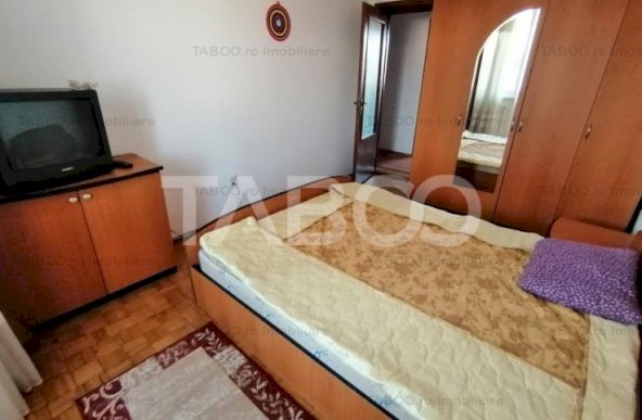 Apartament de vanzare 3 camere balcon etaj intermediar Terezian Sibiu