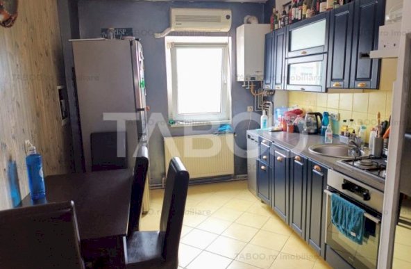 Apartament decomandat de vanzare 2 camere si balcon zona Mihai Viteazu