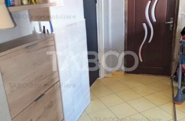 Apartament decomandat de vanzare 2 camere si balcon zona Mihai Viteazu