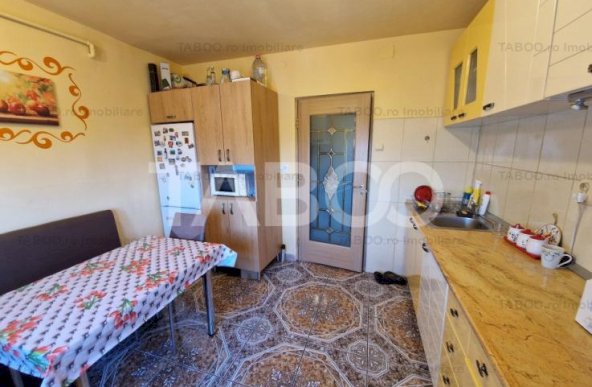 Apartament decomandat 76 mp utili 3 camere 2 bai bloc cu lift Terezian