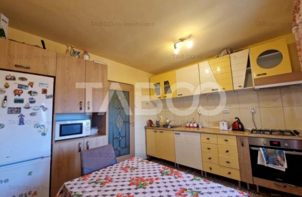 Apartament decomandat 76 mp utili 3 camere 2 bai bloc cu lift Terezian