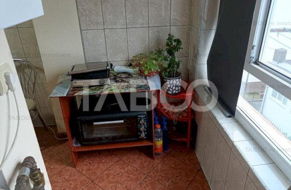 Garsoniera decomandata 30 mpu balcon 3 mp zona Cetate Alba Iulia