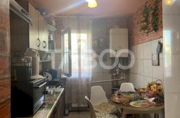 Apartament 3 camere 49mpu balcon 2mp pivnita 9mp etaj 3 zona Rahovei