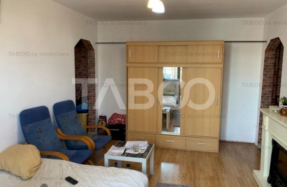 Apartament 3 camere 49mpu balcon 2mp pivnita 9mp etaj 3 zona Rahovei