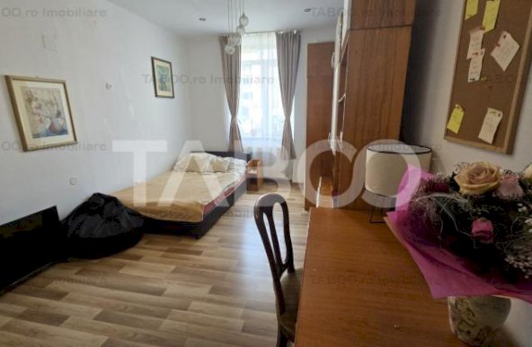 Casa cu 3 camere 67 mp utili curte comuna in Piata Cluj