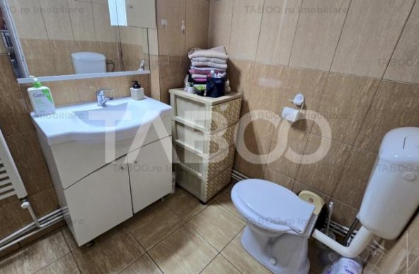 Casa cu 3 camere 67 mp utili curte comuna in Piata Cluj