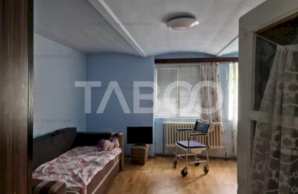 Apartament la casa cu 4 camere curte proprie si acces separat Terezian