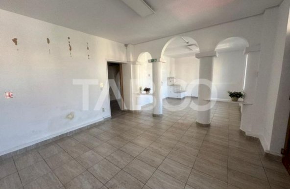 Spatiu comercial la casa 3 camere 80 mpu curte Calea Dumbravii Sibiu