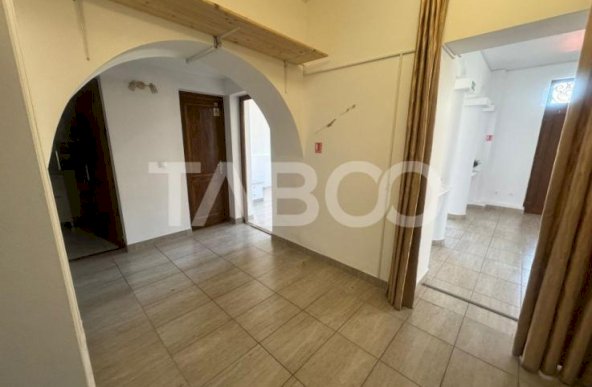 Spatiu comercial la casa 3 camere 80 mpu curte Calea Dumbravii Sibiu