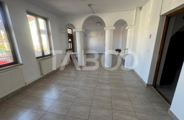 Spatiu comercial la casa 3 camere 80 mpu curte Calea Dumbravii Sibiu