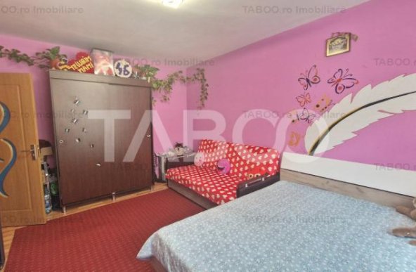 Apartament de vanzare 2 camere decomandate cu parcare si balcon