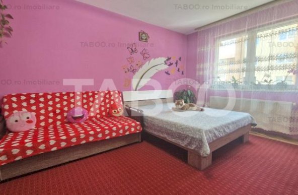 Apartament de vanzare 2 camere decomandate cu parcare si balcon