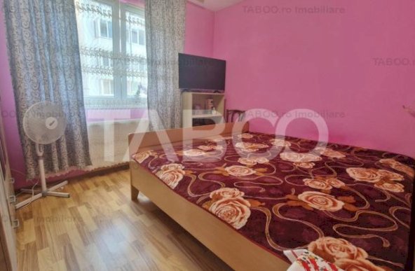 Apartament de vanzare 2 camere decomandate cu parcare si balcon