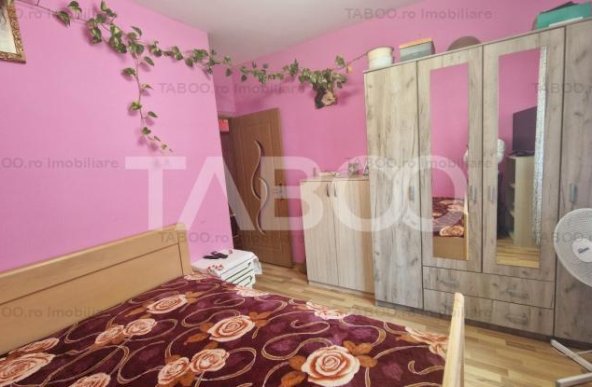 Apartament de vanzare 2 camere decomandate cu parcare si balcon