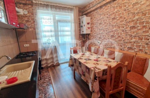 Apartament de vanzare 2 camere decomandate cu parcare si balcon