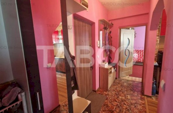 Apartament de vanzare 2 camere decomandate cu parcare si balcon