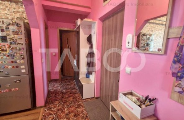 Apartament de vanzare 2 camere decomandate cu parcare si balcon