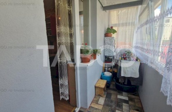 Apartament de vanzare 2 camere decomandate cu parcare si balcon