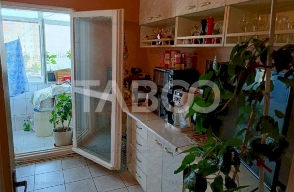 Apartament decomandat 3 camere 68 mp utili balcon Cetate Alba Iulia