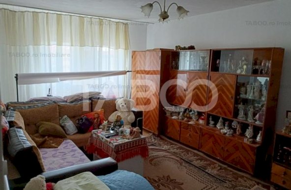 Apartament decomandat 3 camere 68 mp utili balcon Cetate Alba Iulia