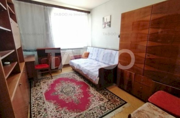 Apartament decomandat de vanzare cu 3 camere balcon zona Mihai Viteazu