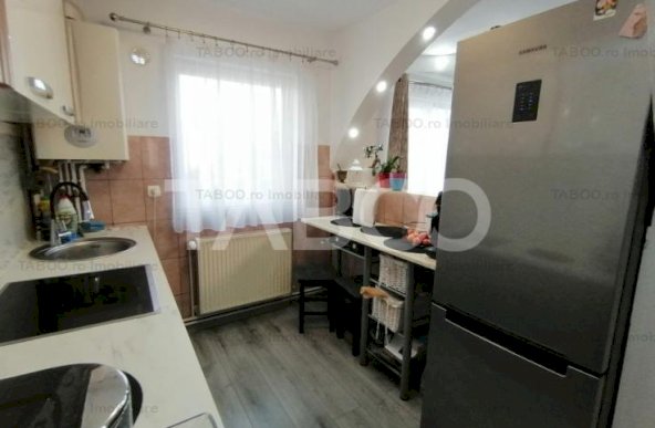 Apartament decomandat de vanzare 75 utili 3 camere 2 bai Mihai Viteazu