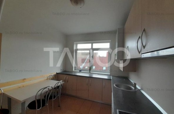 Prima inchiriere! Apartament 90 mpu 3 camere balcon 10 mp zona Strand