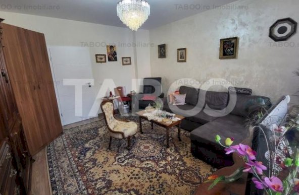 Casa cu 2 camere curte pivnita si pod mansardabil in Piata Cluj