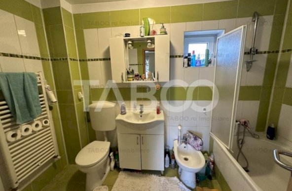 Casa 2 corpuri P+M si P+1 spatiu comercial 70 mpu la strada 2 garaje 