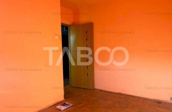 Apartament de vanzare 2 camere decomandate 33 mp zona Stejarului