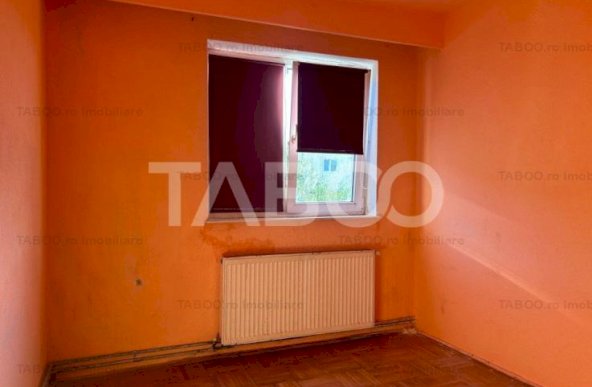 Apartament de vanzare 2 camere decomandate 33 mp zona Stejarului