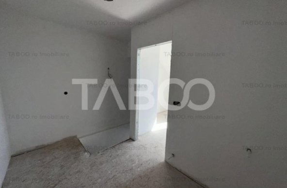 Apartament 2 camere la mansarda 44 mpu predare la cheie Broscarie