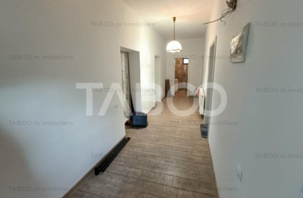 Casa 10 camere 390 mp utili - pe strada Calea Poplacii din Sibiu