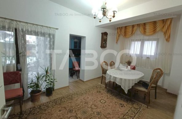 Casa 10 camere 390 mp utili - pe strada Calea Poplacii din Sibiu