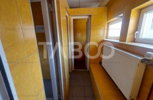 Spatiu comercial de inchiriat 6 incaperi 1300 mpu zona centrala Sibiu