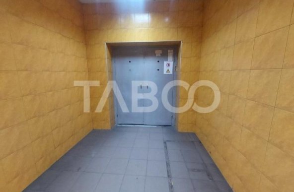 Spatiu comercial de inchiriat 6 incaperi 1300 mpu Sibiu zona centrala