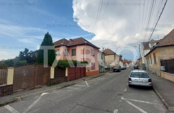 Casa de vanzare cu teren 763 mp si 5 camere 178 mpu zona Lupeni Sibiu