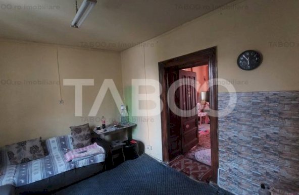 Casa de vanzare cu teren 763 mp si 5 camere 178 mpu zona Lupeni Sibiu