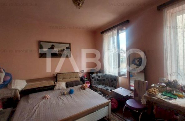 Casa de vanzare cu teren 763 mp si 5 camere 178 mpu zona Lupeni Sibiu