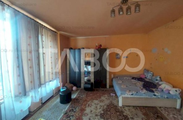 Casa de vanzare cu teren 763 mp si 5 camere 178 mpu zona Lupeni Sibiu