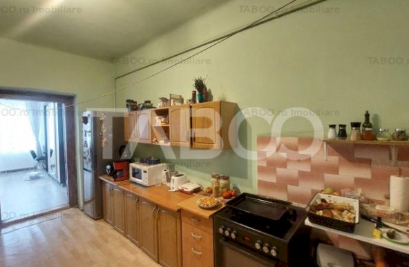 Casa de vanzare cu teren 763 mp si 5 camere 178 mpu zona Lupeni Sibiu