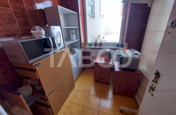 Spatiu comercial de inchiriat 70 mpu 3 incaperi zona Terezian Sibiu