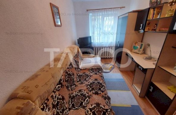 Apartament decomandat 83 mpu 4 camere 2 bai camara debara Central