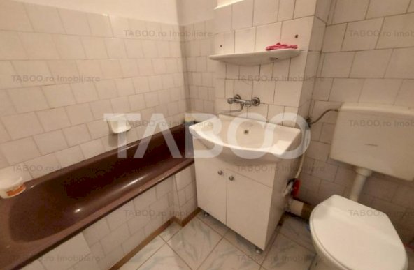 Apartament decomandat 83 mpu 4 camere 2 bai camara debara Central