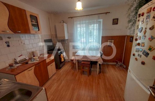 Apartament decomandat 4 camere 2 bai 83 mpu debara camara Central