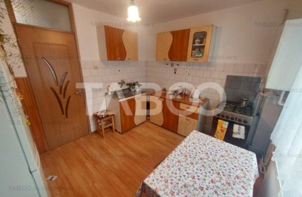 Apartament decomandat 4 camere 2 bai 83 mpu debara camara Central