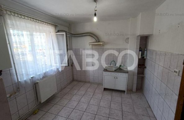 Apartament decomandat 3 camere 64 mp utili balcon uscatorie Alba Iulia