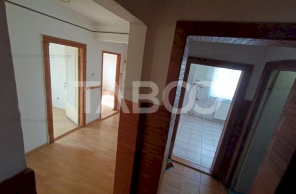 Apartament decomandat 3 camere 64 mp utili balcon uscatorie Alba Iulia