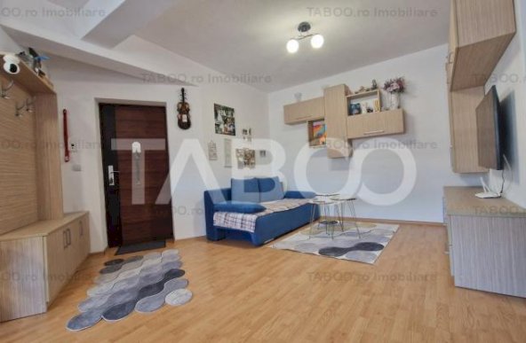 Apartament 3 camere cu 2 balcoane garaj parcare si curte Turnisor